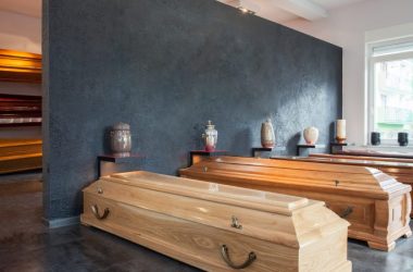Coffins-and-Urns-900x450